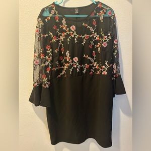 A cute flower lace long sleeve dress